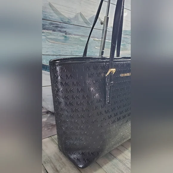 Michael Kors MK Signature Embossed Jet Set Carryall Tote Bag Black EUC - Picture 3 of 14
